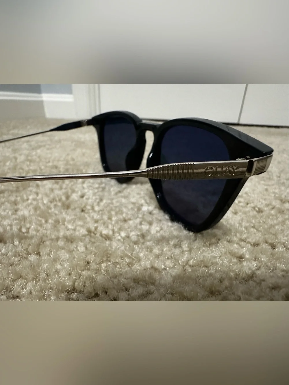 QUAY Australia Jackpot Remixed Polarized Sunglasses in  Gloss Black VGUC